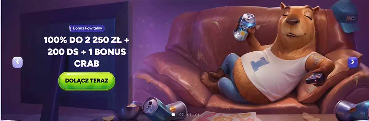 Polish welcome bonus banner showing a cartoon bear lounging on a sofa with a drink and remote, promoting “100% do 2 250 zł + 200 DS + 1 Bonus Crab” with a green “Dołącz teraz” button.